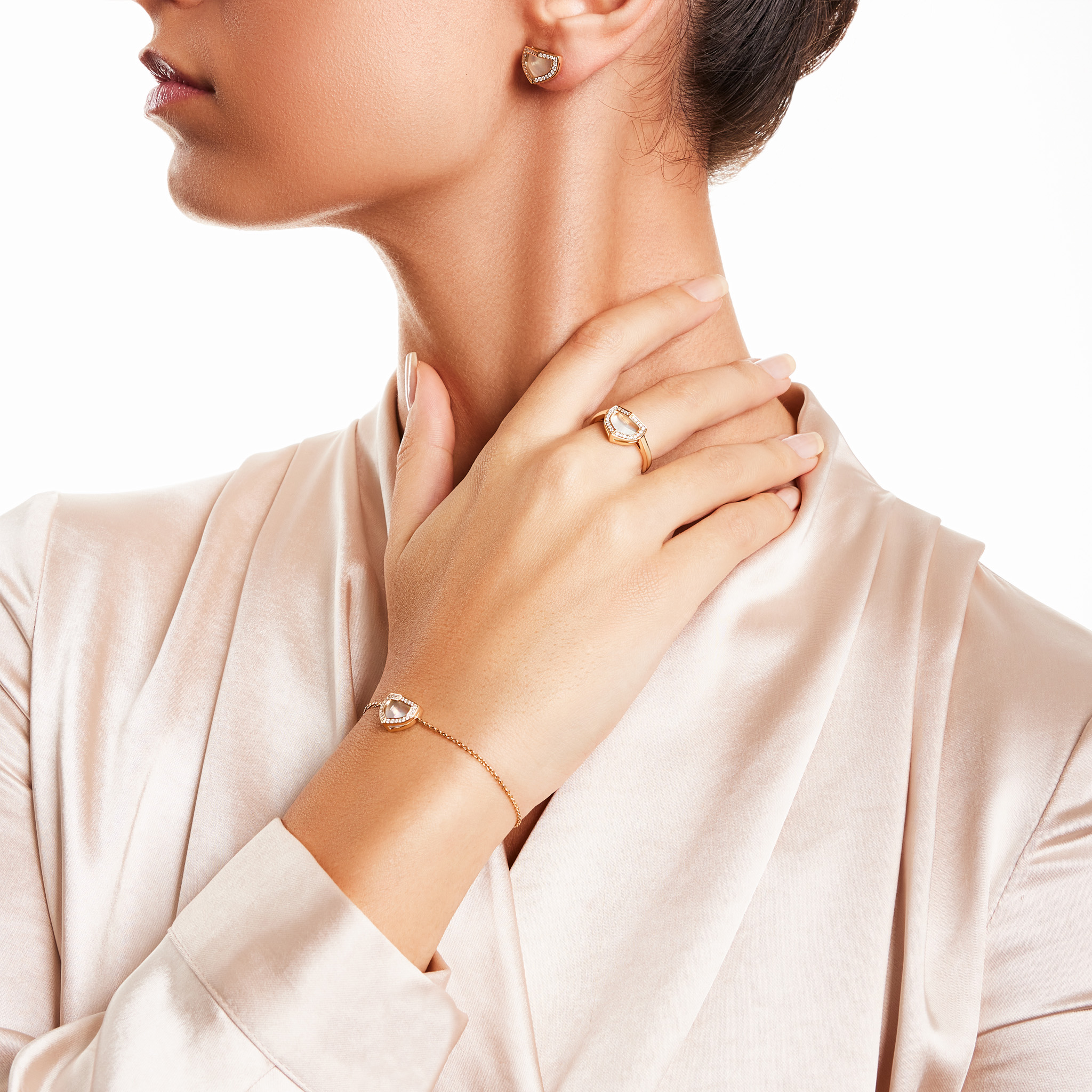Dome Art Deco Yellow Gold Bracelet with Mother of Pearl and Diamond